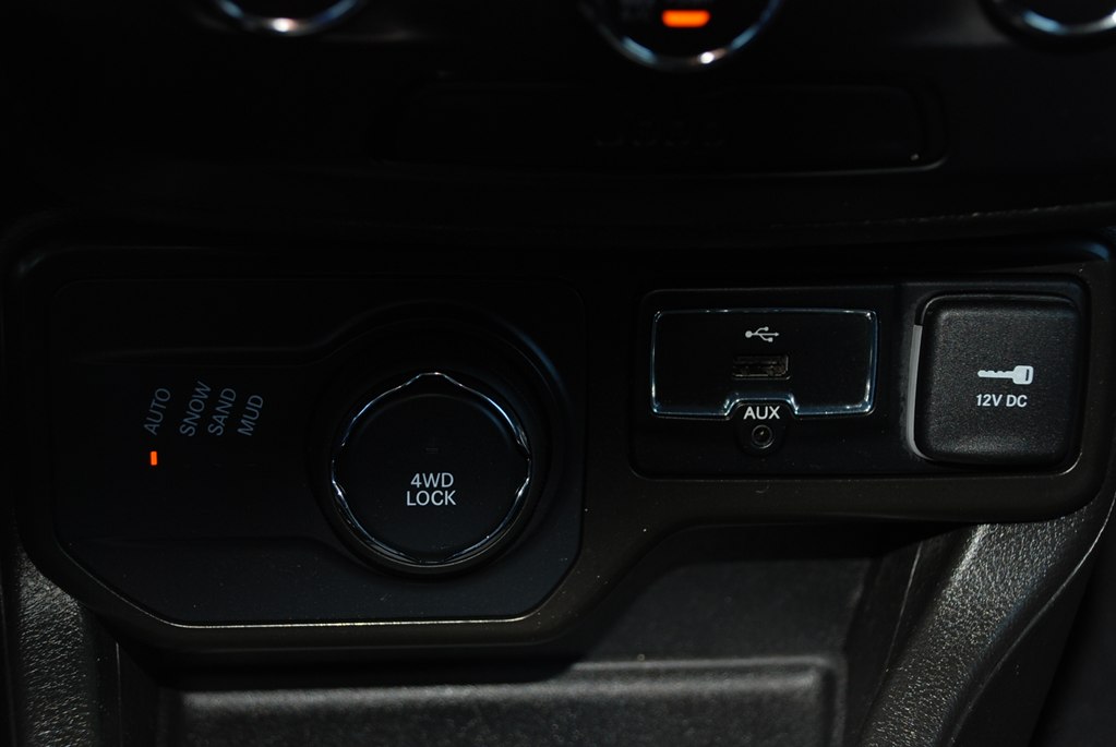 Photo 16 of this JEEP RENEGADE