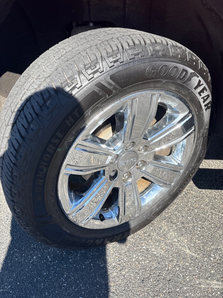 Photo 9 of this GMC SIERRA