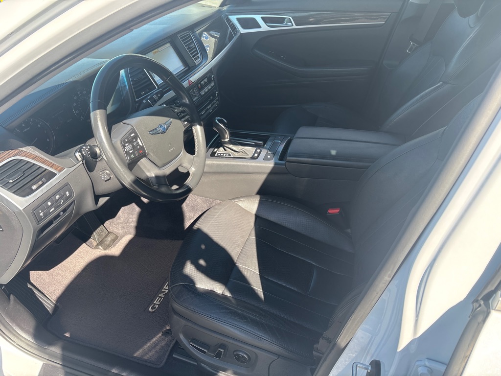 Photo 14 of this GENESIS G80