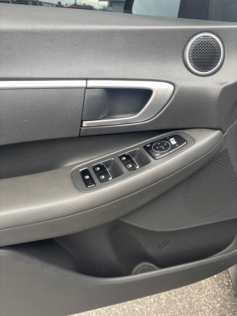 Photo 14 of this HYUNDAI SONATA