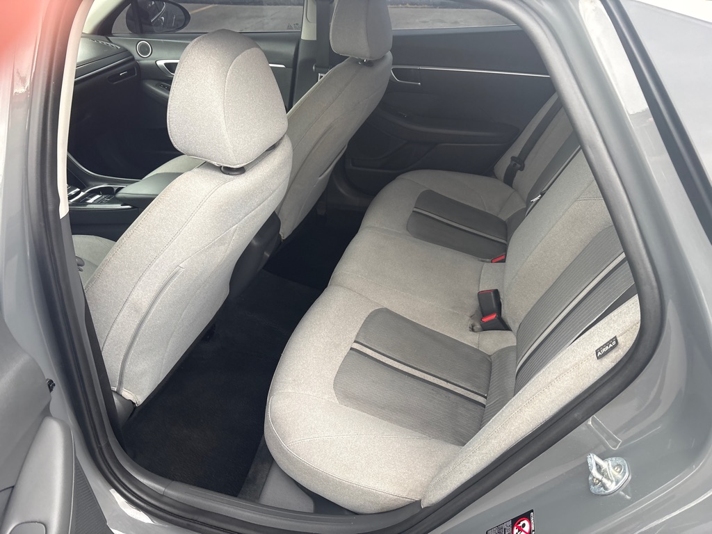 Photo 13 of this HYUNDAI SONATA