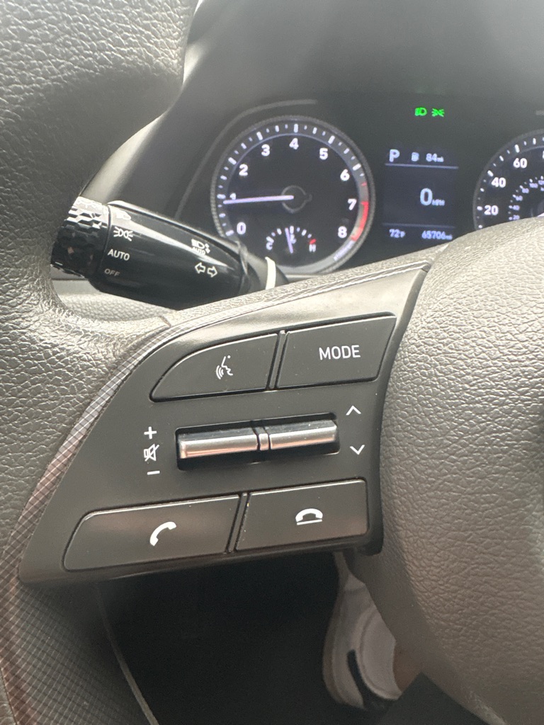 Photo 17 of this HYUNDAI SONATA