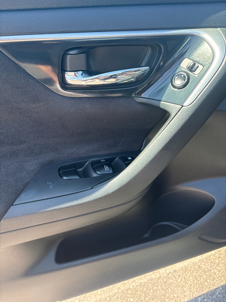 Photo 15 of this NISSAN ALTIMA