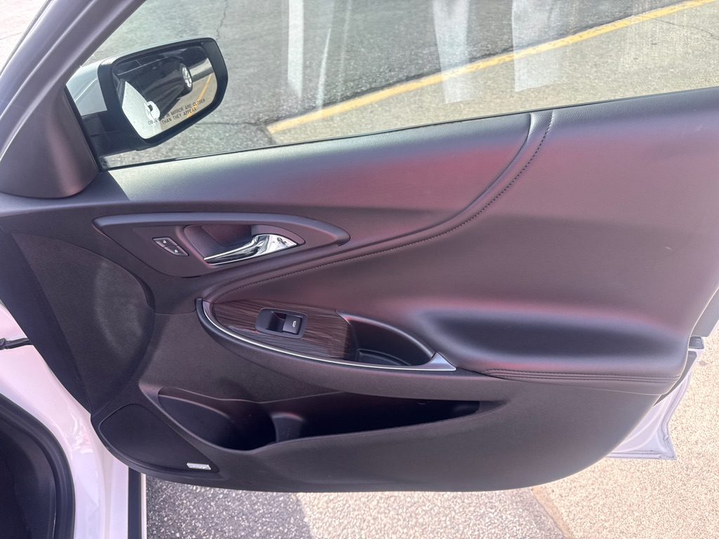 Photo 17 of this CHEVROLET MALIBU