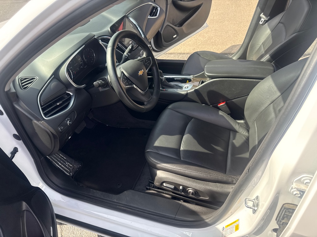 Photo 9 of this CHEVROLET MALIBU