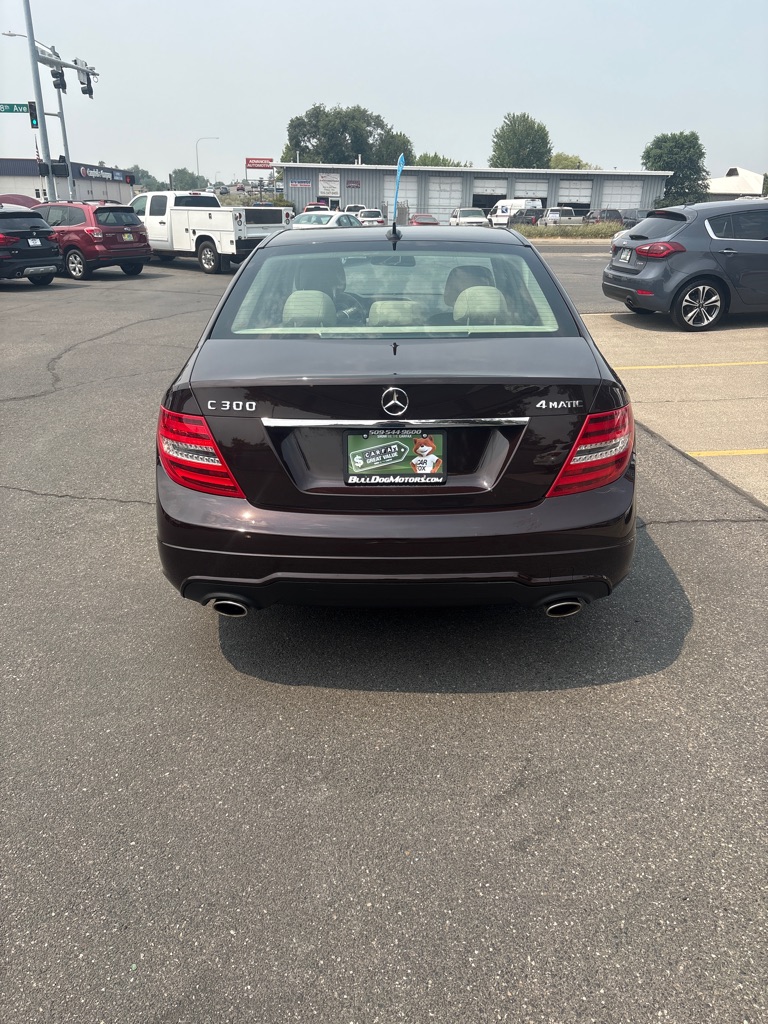 Photo 8 of this MERCEDES-BENZ C-CLASS