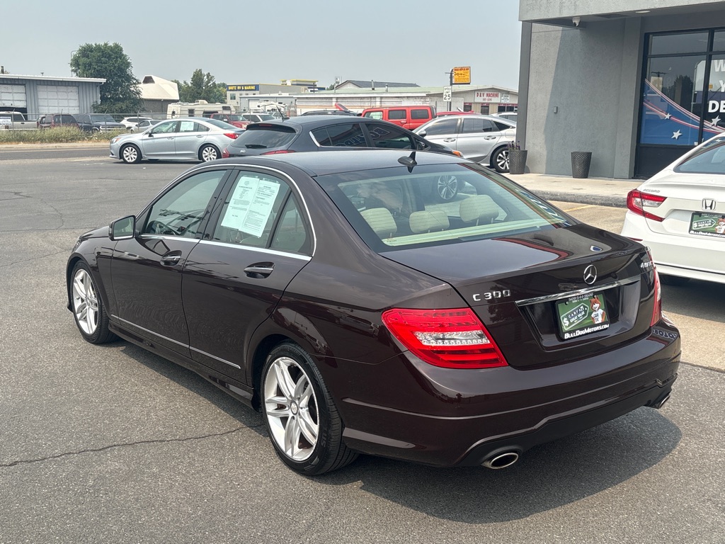 Photo 3 of this MERCEDES-BENZ C-CLASS