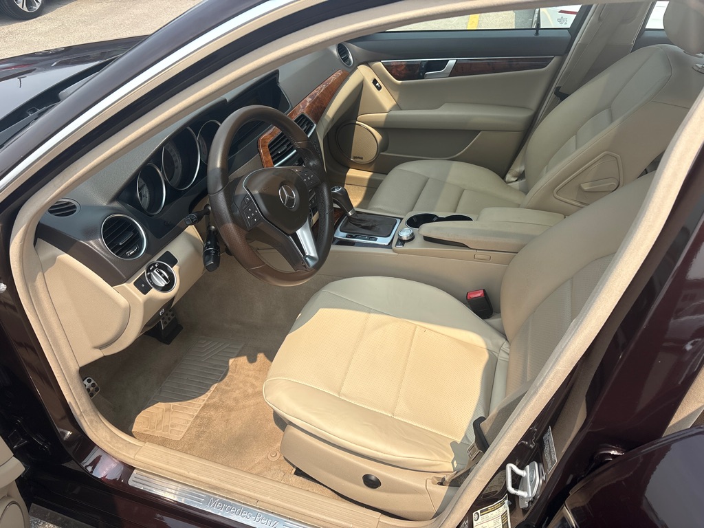Photo 12 of this MERCEDES-BENZ C-CLASS