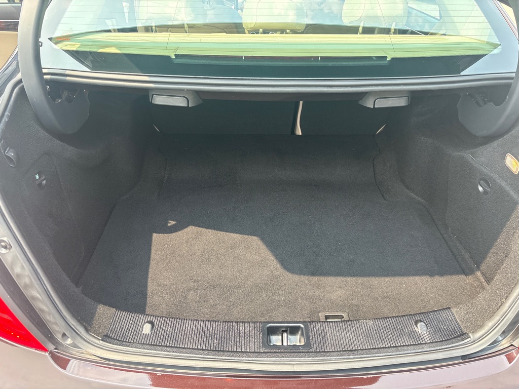 Photo 11 of this MERCEDES-BENZ C-CLASS