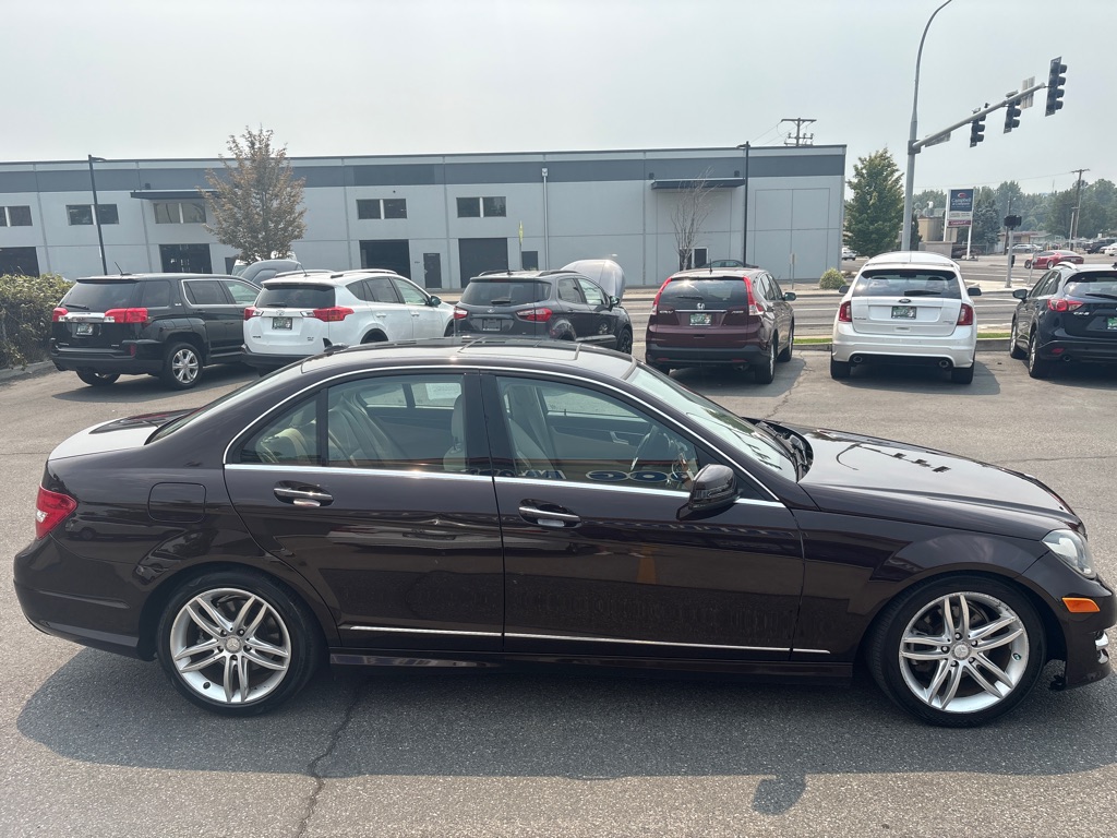 Photo 6 of this MERCEDES-BENZ C-CLASS