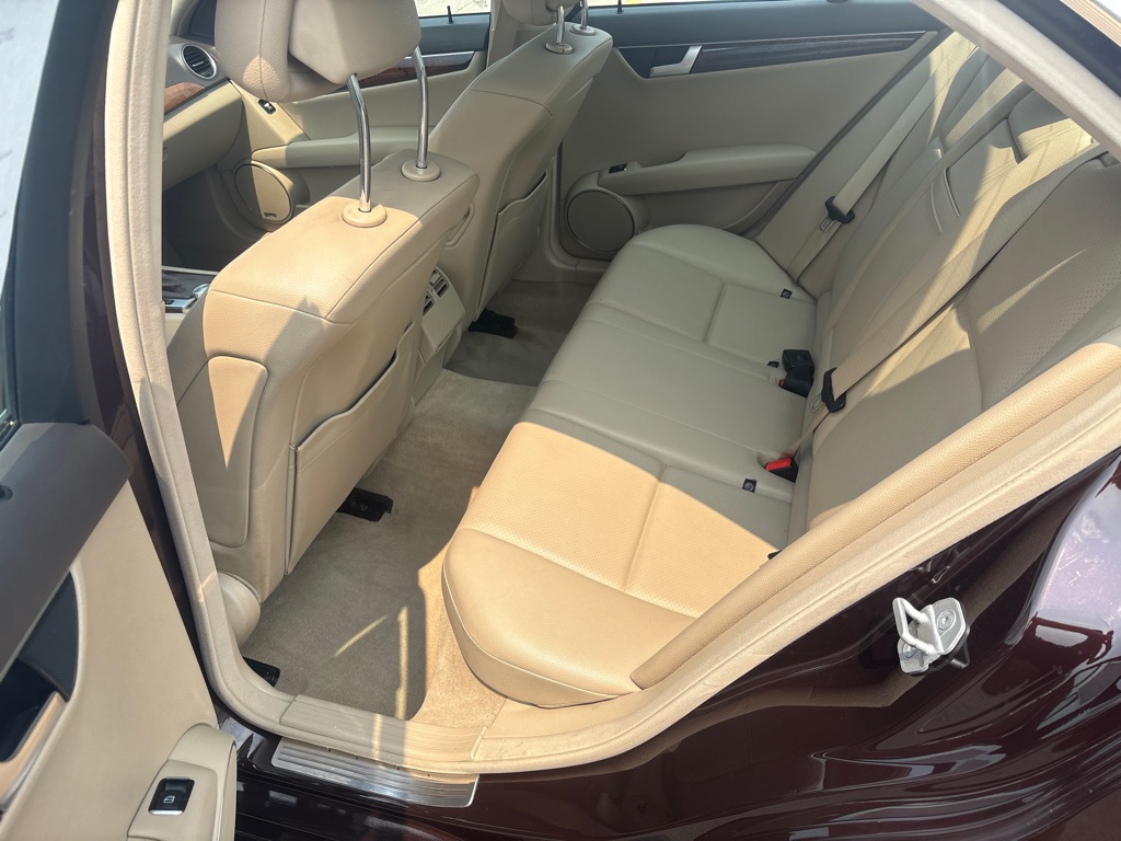 Photo 13 of this MERCEDES-BENZ C-CLASS