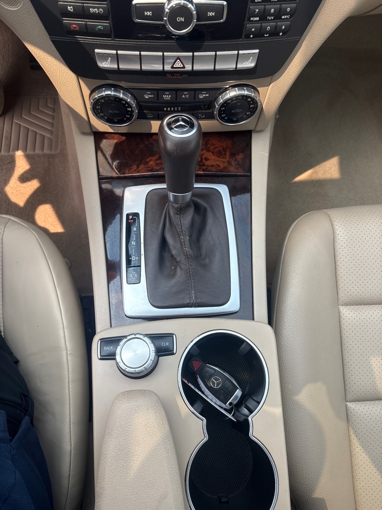 Photo 19 of this MERCEDES-BENZ C-CLASS