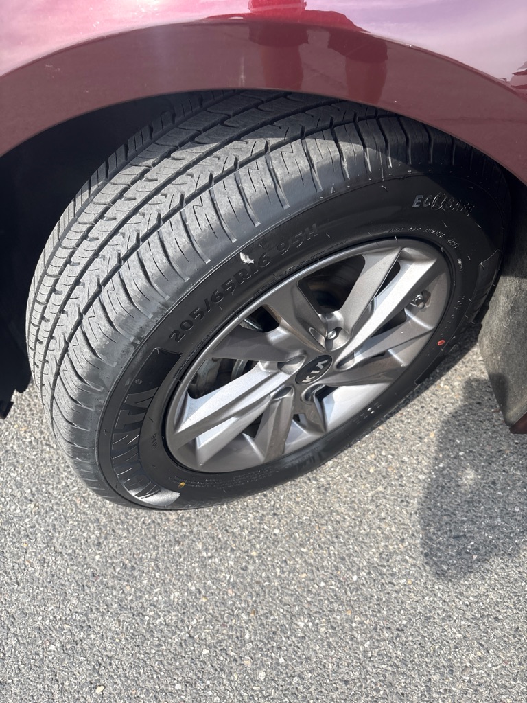 Photo 9 of this KIA OPTIMA