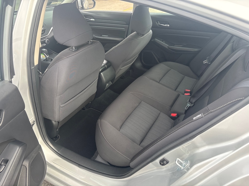 Photo 13 of this NISSAN ALTIMA
