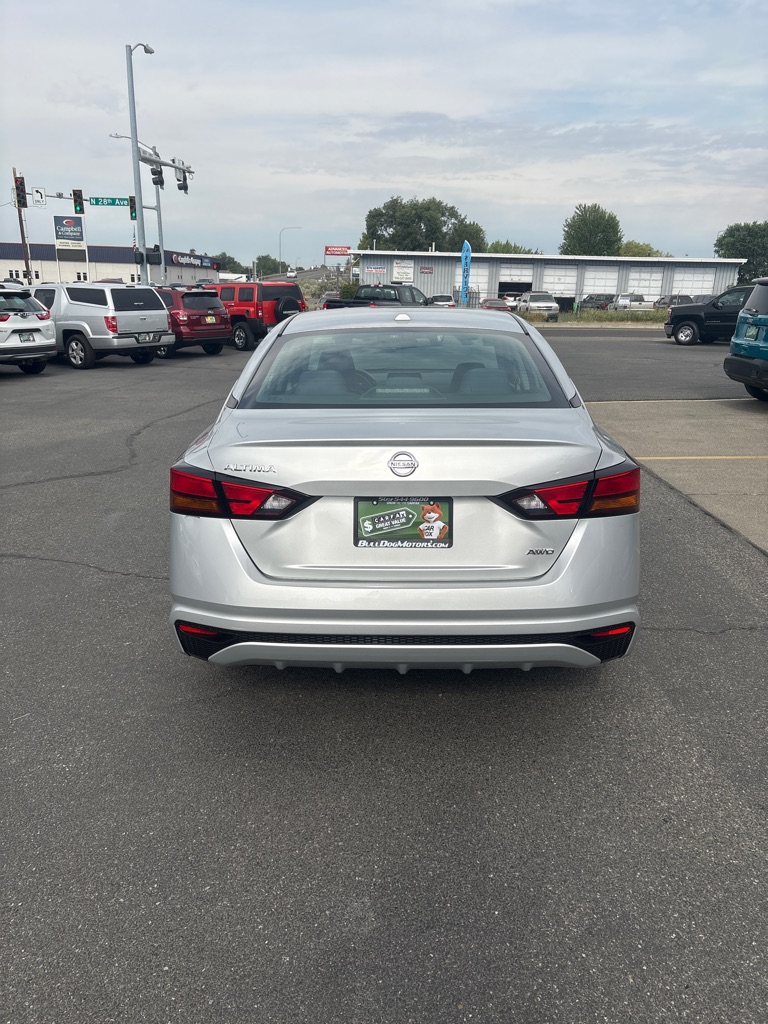 Photo 8 of this NISSAN ALTIMA