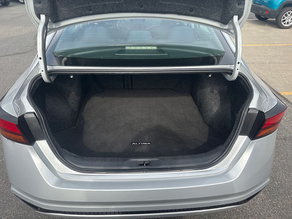 Photo 11 of this NISSAN ALTIMA