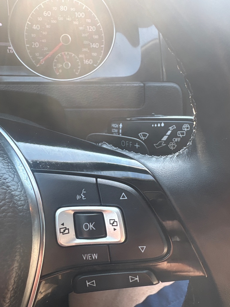Photo 19 of this VOLKSWAGEN GOLF