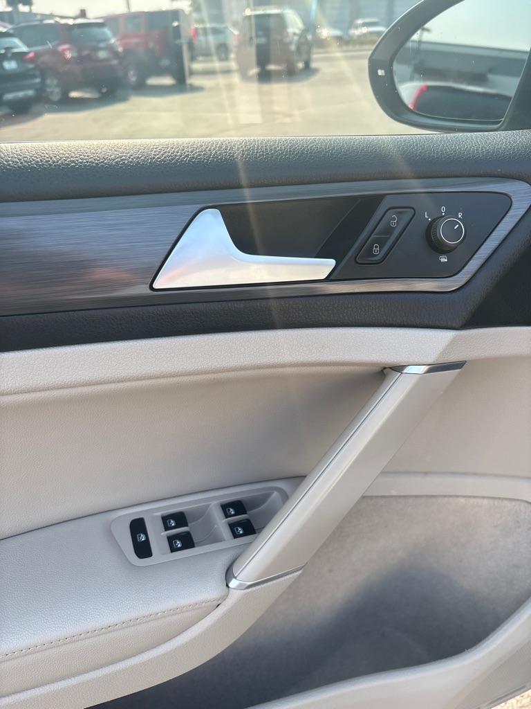 Photo 15 of this VOLKSWAGEN GOLF