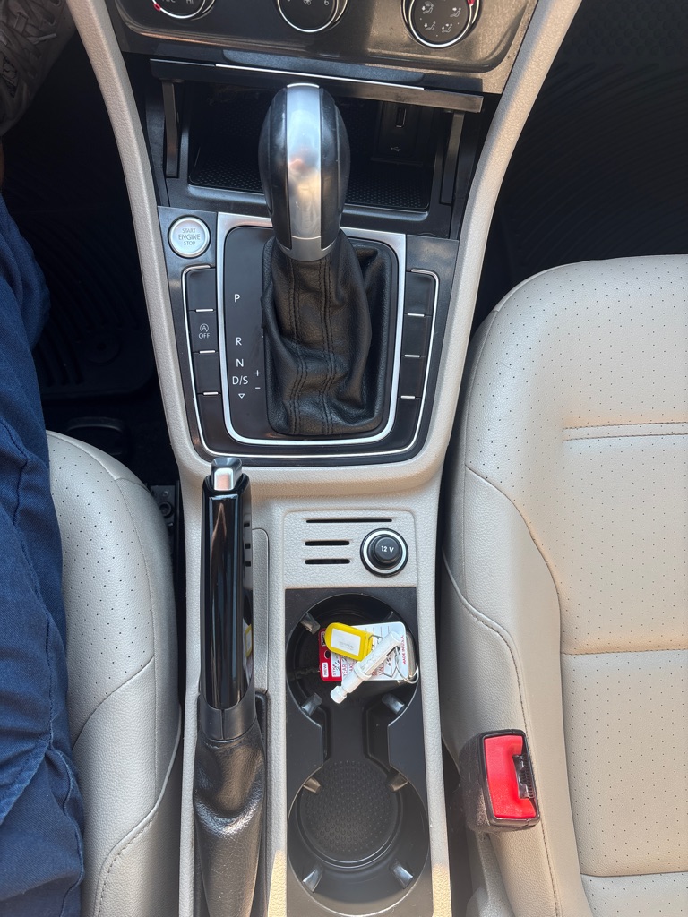 Photo 20 of this VOLKSWAGEN GOLF