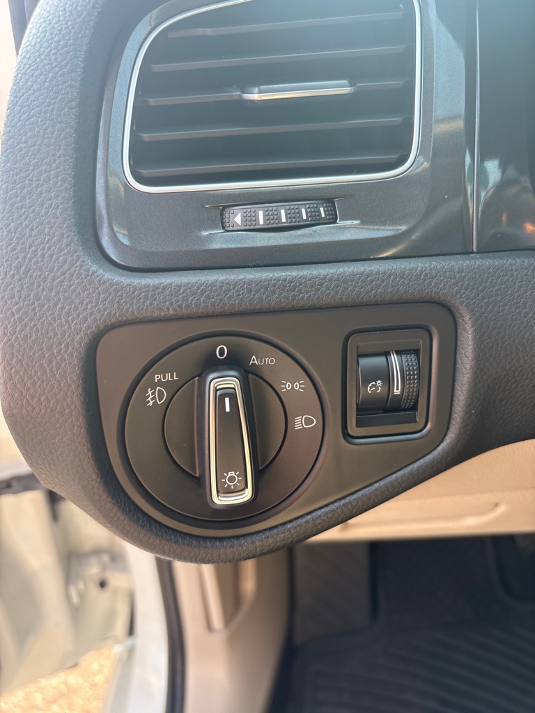 Photo 16 of this VOLKSWAGEN GOLF