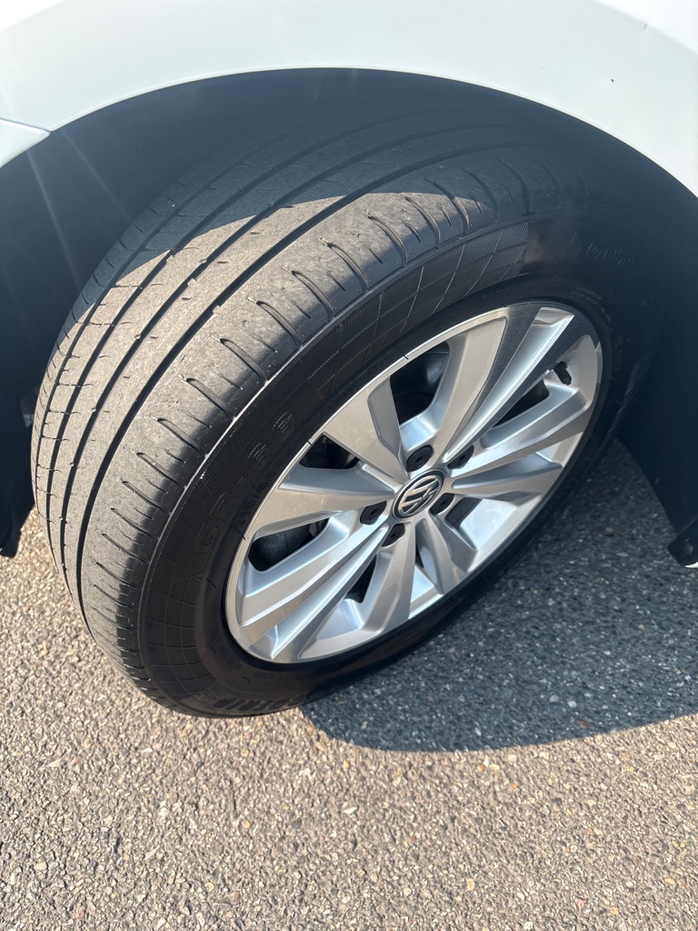 Photo 9 of this VOLKSWAGEN GOLF