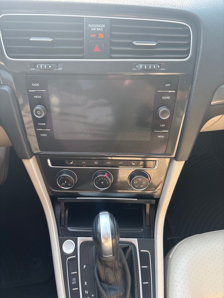 Photo 21 of this VOLKSWAGEN GOLF