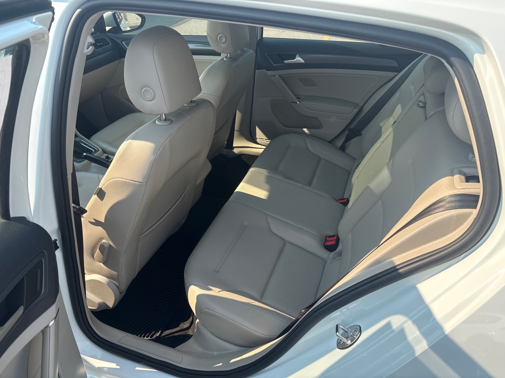 Photo 13 of this VOLKSWAGEN GOLF