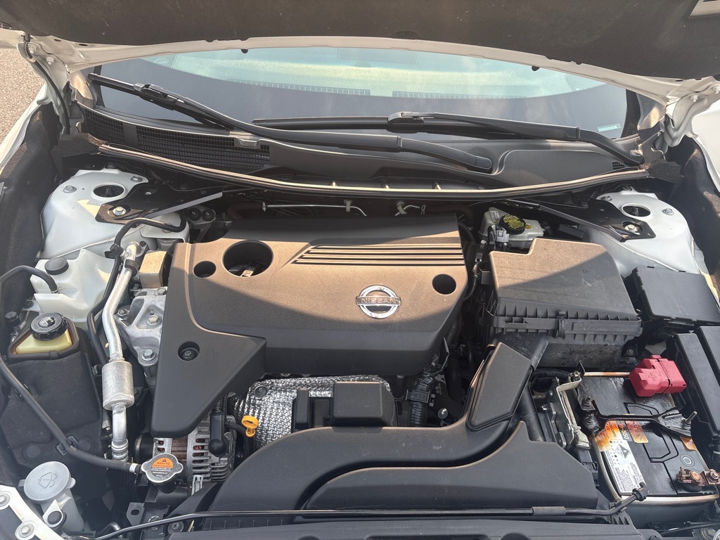 Photo 10 of this NISSAN ALTIMA