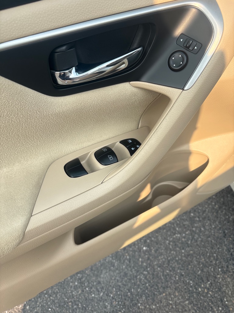 Photo 15 of this NISSAN ALTIMA
