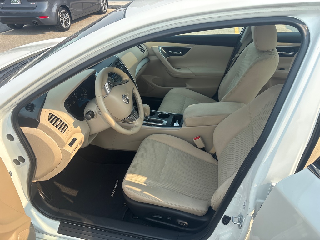 Photo 12 of this NISSAN ALTIMA