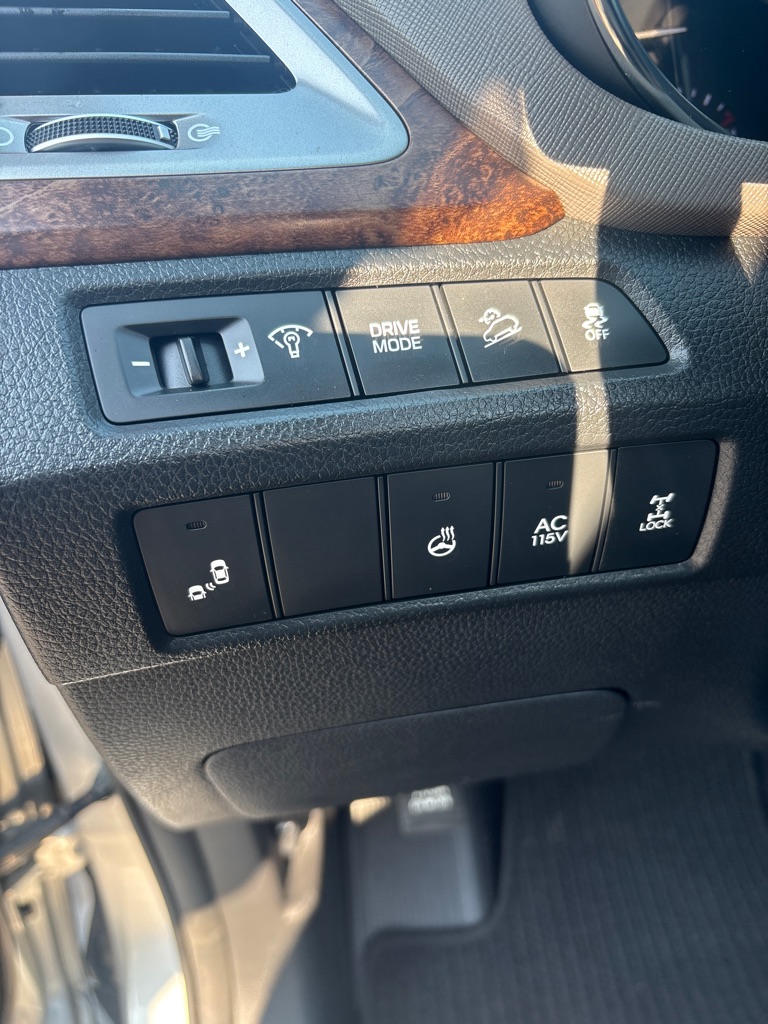 Photo 16 of this HYUNDAI SANTA FE