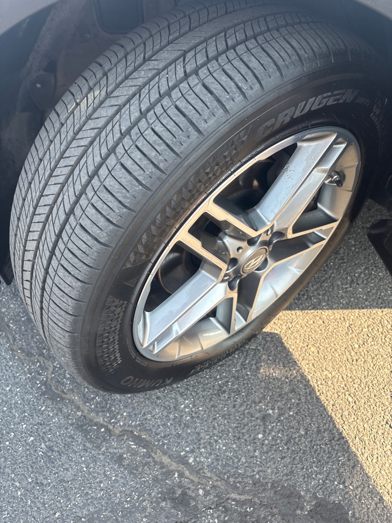 Photo 9 of this HYUNDAI SANTA FE