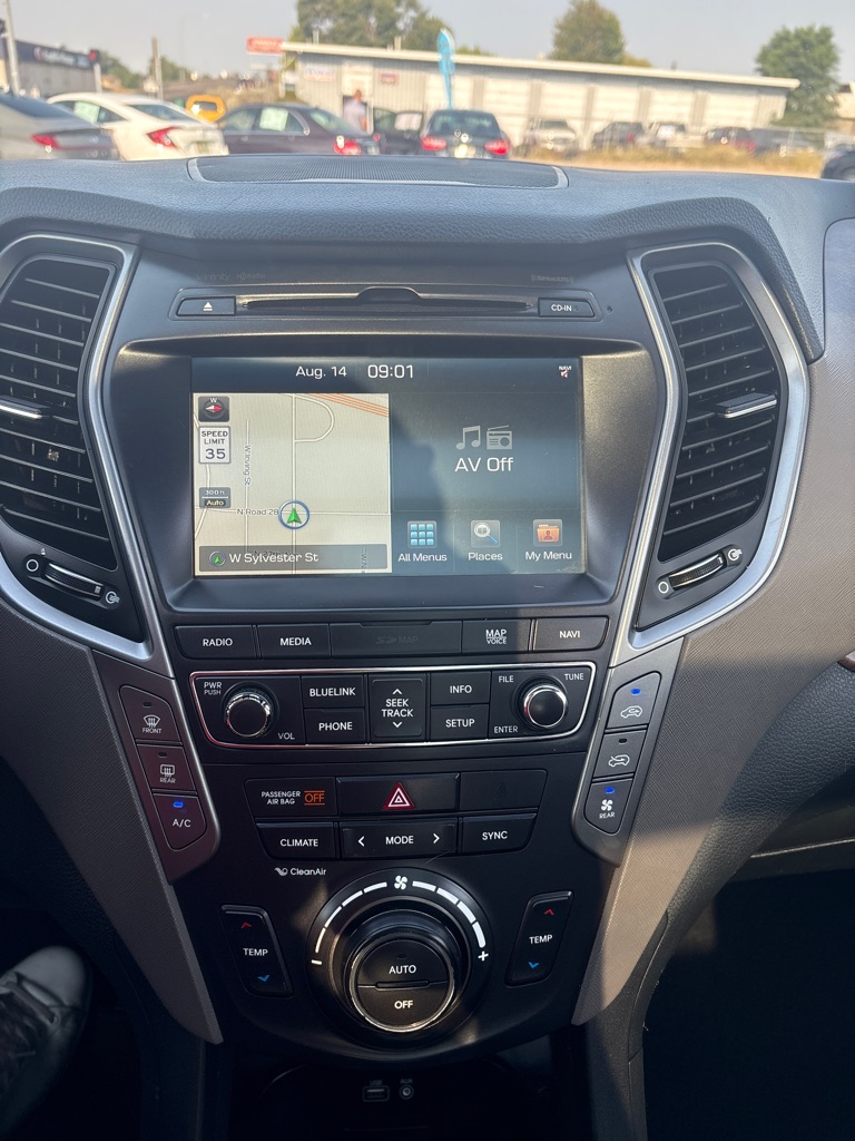 Photo 22 of this HYUNDAI SANTA FE
