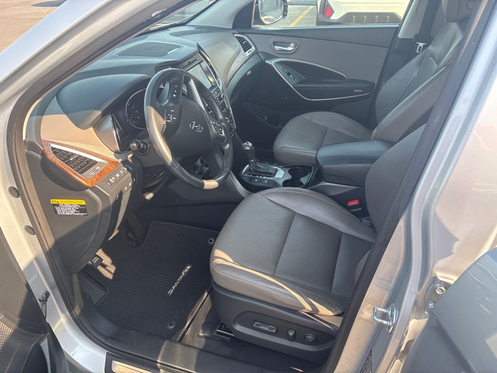 Photo 12 of this HYUNDAI SANTA FE