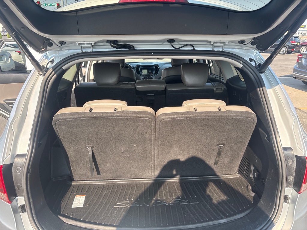 Photo 11 of this HYUNDAI SANTA FE