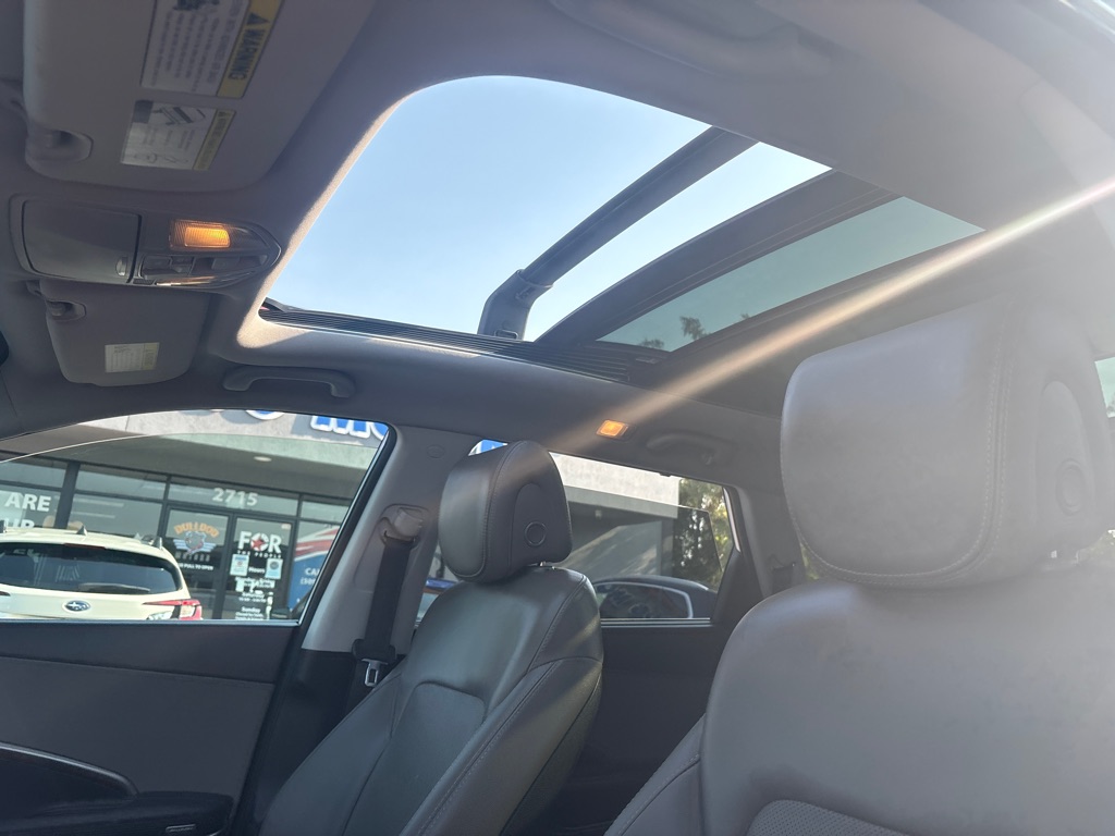 Photo 17 of this HYUNDAI SANTA FE