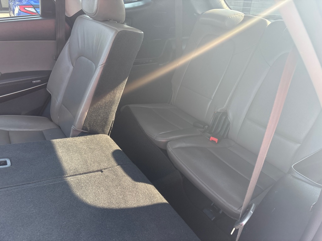 Photo 14 of this HYUNDAI SANTA FE