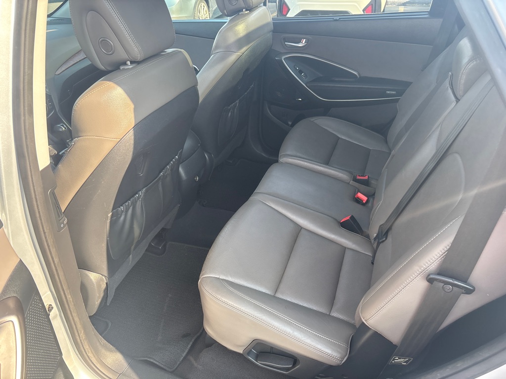 Photo 13 of this HYUNDAI SANTA FE