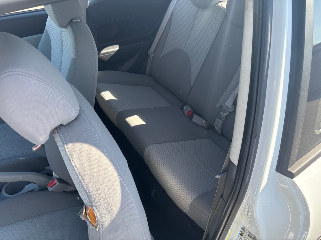Photo 13 of this HYUNDAI ACCENT