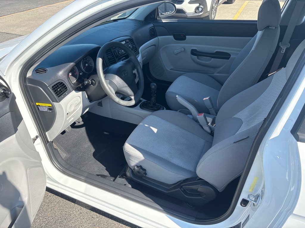 Photo 12 of this HYUNDAI ACCENT