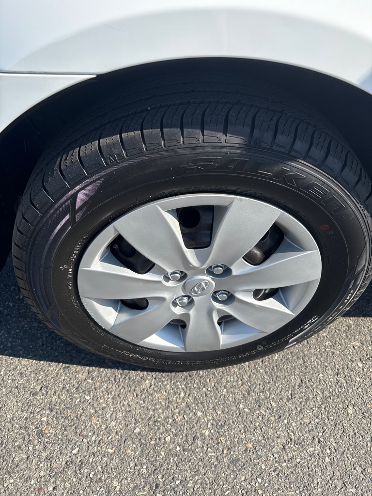 Photo 9 of this HYUNDAI ACCENT