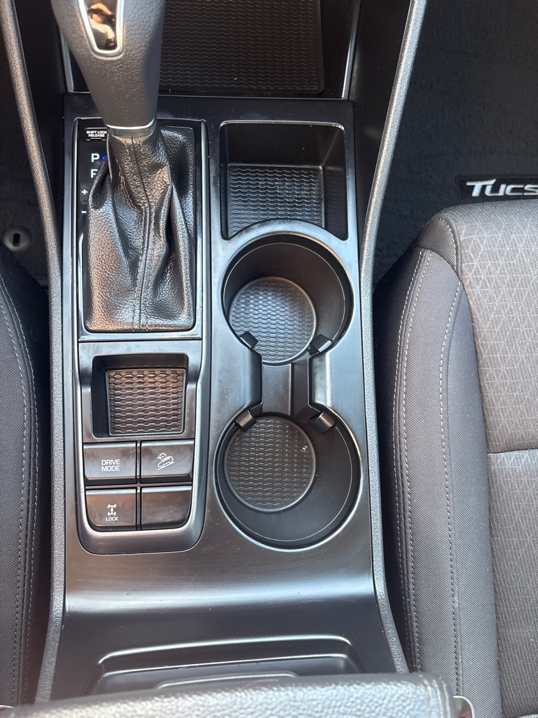 Photo 19 of this HYUNDAI TUCSON