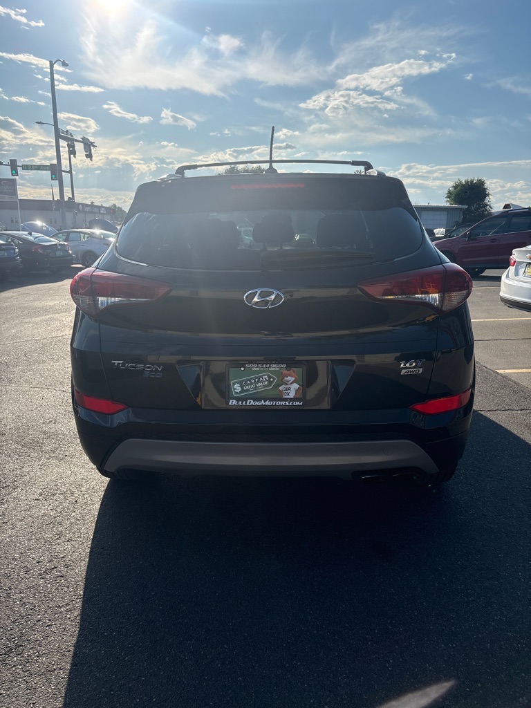 Photo 8 of this HYUNDAI TUCSON