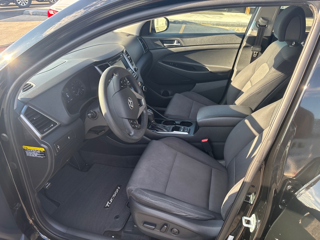 Photo 12 of this HYUNDAI TUCSON