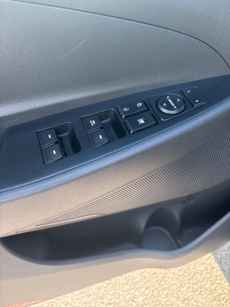 Photo 14 of this HYUNDAI TUCSON