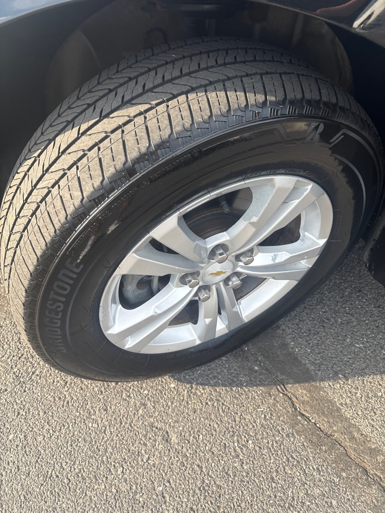 Photo 9 of this CHEVROLET EQUINOX
