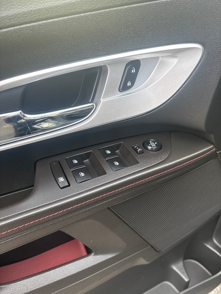 Photo 14 of this CHEVROLET EQUINOX