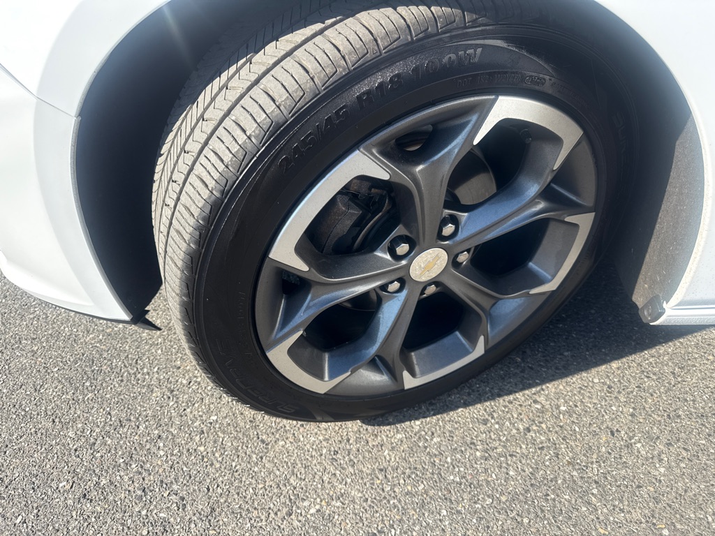 Photo 9 of this CHEVROLET MALIBU
