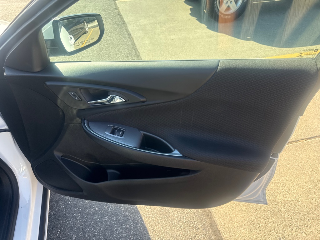 Photo 19 of this CHEVROLET MALIBU
