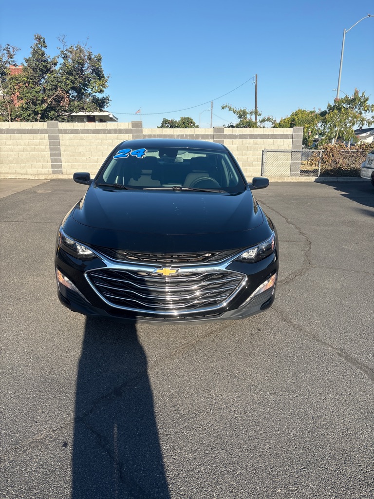 Photo 4 of this CHEVROLET MALIBU